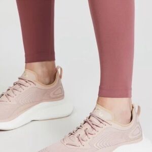 NWT APL Streamline Sneaker in Rose Dust / Champagne / White Size 9